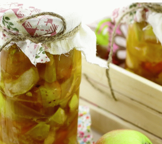 Apfelmarmelade mit Scheiben