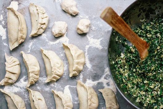 Foto von Knödel gefüllt mit Fava Bohnen, Pinienkernen und Minze
