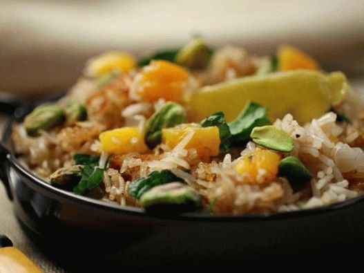 Photo Vegetarischer Basmatireispilaf mit getrockneten Aprikosen