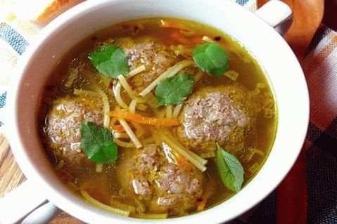 Fadennudelsuppe mit Buchweizenfleischbällchen