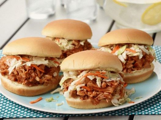 Dish Photography - Zerrissene Jackfruchtsandwiches mit Barbecue-Sauce