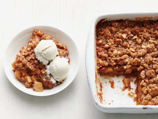 Foto Apfelstreusel mit Karamell und Belag aus Macadamianüssen