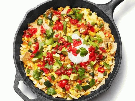 Photo Rührei mit Salsa in einer Pfanne