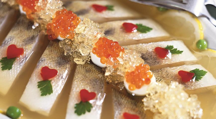 Gelierter Fisch mit Kaviar