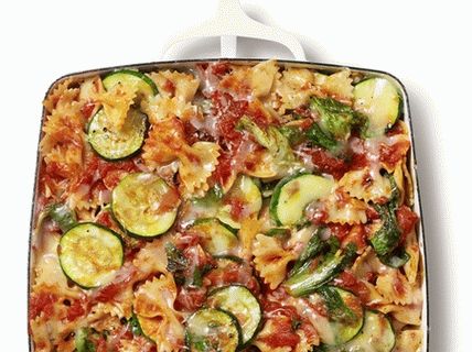 Photo Baked Farfalle Pasta mit Friese und Zucchini