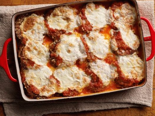 Foto gebackene Aubergine mit Parmesan