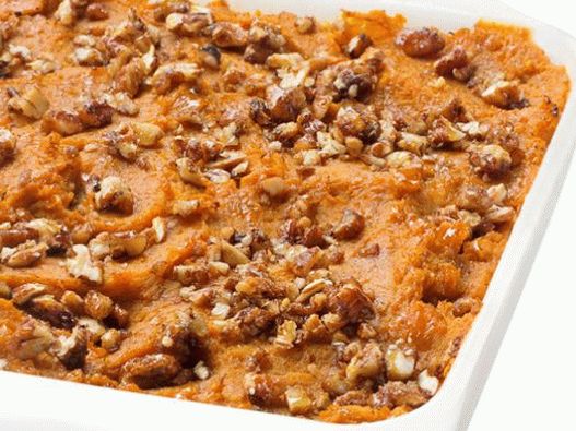 Photo Sweet Potato Casserole mit Walnussstreuung