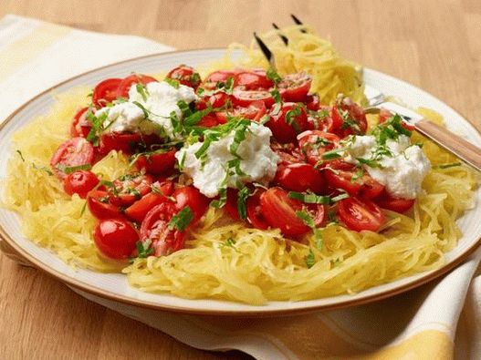 Kürbis-Spaghetti mit frischen Tomaten und Ricotta
