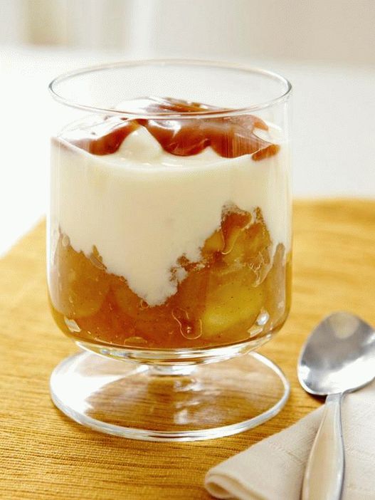 Foto des Gerichts - Hausgemachter Joghurt mit Apfelkompott