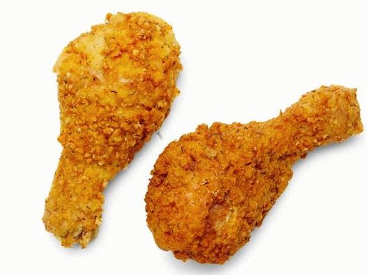 Foto von Brathähnchen und Zwiebeln in einer knusprigen Panade