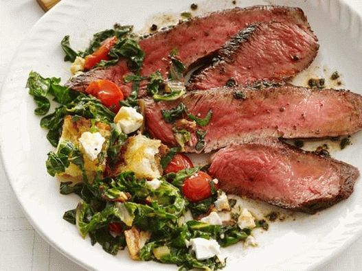 Photo Gebratenes Steak mit Mangold-Salat