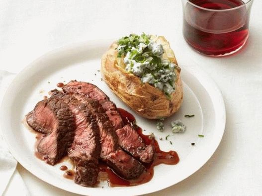 Foto des Gerichts - Steak und Kartoffeln gefüllt mit Blauschimmelkäse