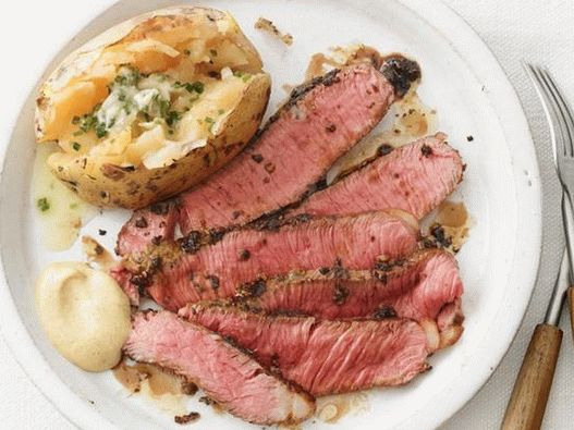 Foto des Gerichts - Steak Lende unter einer Kruste von provenzalischen Kräutern und eine Beilage von Bratkartoffeln